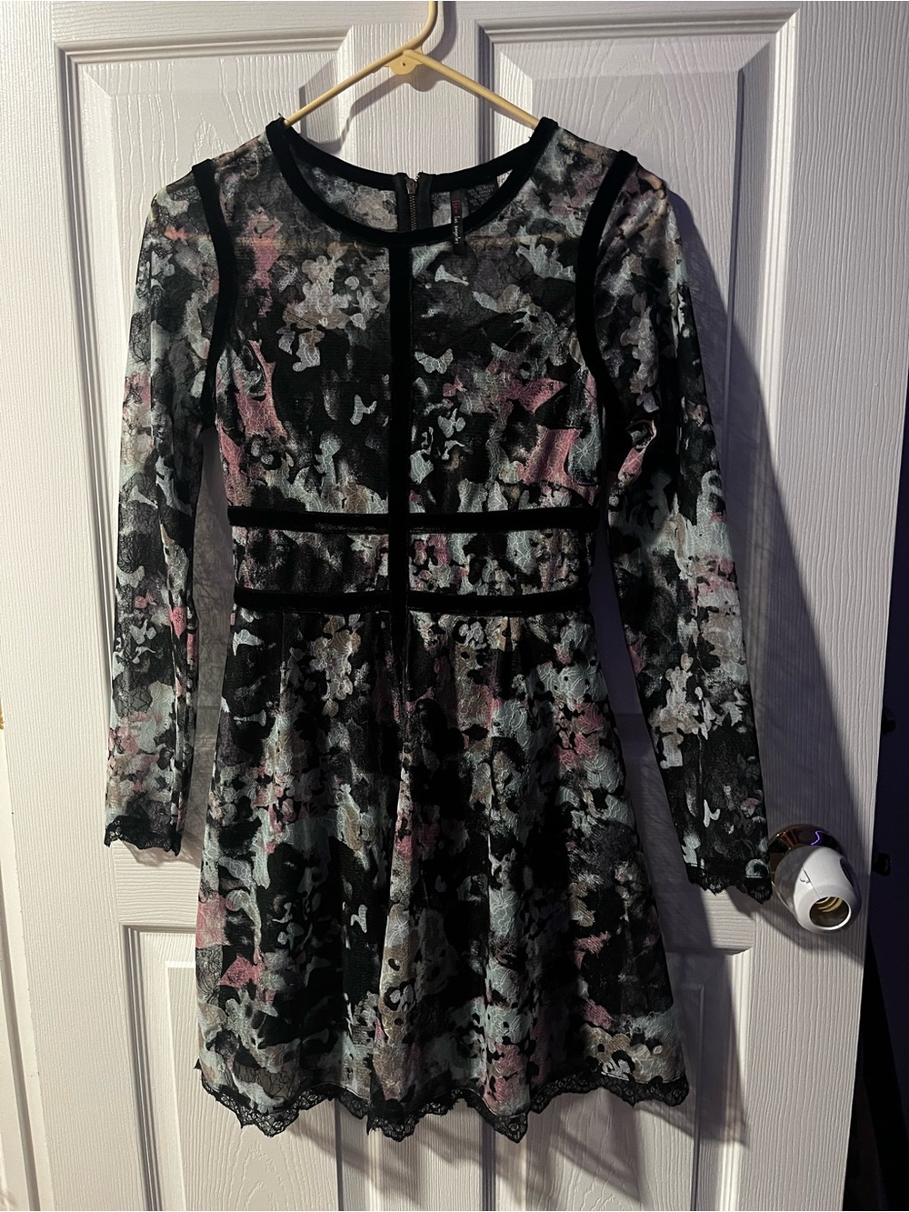 Black Floral Lace Fit-and-Flare Dress Women’s 2 fit